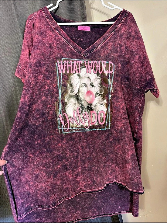 Zenana Outfitters Tops - ZENANA Graphic Short Sleeve Top in Pink & Purple Size XL